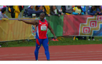 Guillermo tiró jabalina al 100