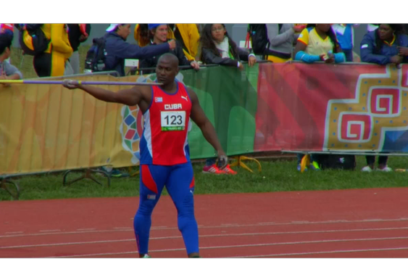 Guillermo tiró jabalina al 100