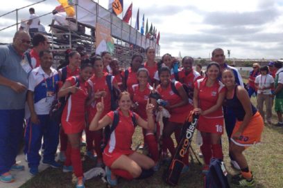 Cubanas golean en inicio de hockey