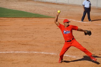 Softbol (M) con cuatro éxitos