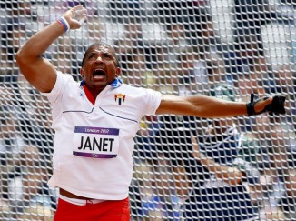 Janet y Mejías clavan oro y plata con el martillo