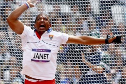 Janet y Mejías clavan oro y plata con el martillo