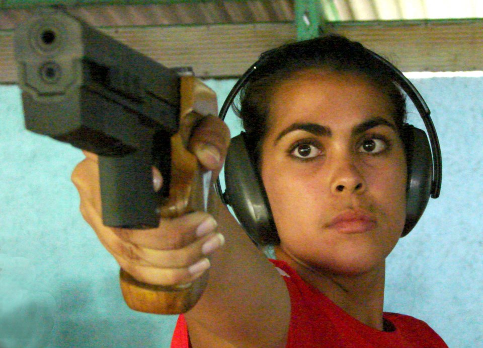 Laina Péres, plata en la pistola de aire a 10 metros en Veracruz 2014.
