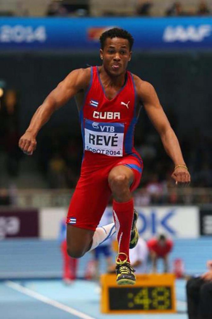 Ernesto Revé consiguió su mejor salto en el primer intento.