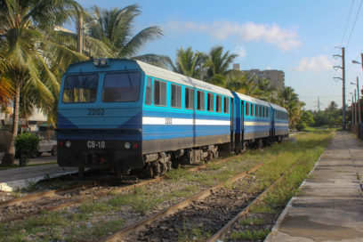Montado en un tren y cámara en mano