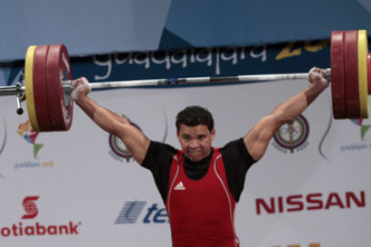 Vanega alzó cuarto oro