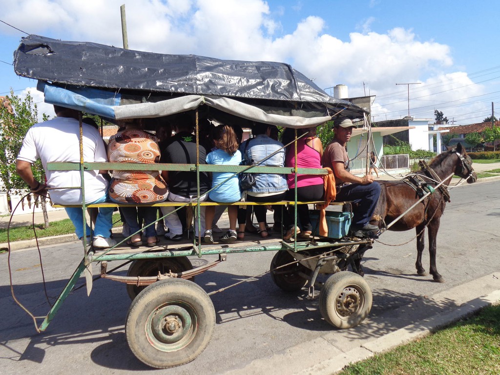 A partir de enero del 2015, los coches en Pinar del Río solo podrán medir 2,70 metros de longitud y tendrán una capacidad máxima de ocho pasajeros. Foto: Eduardo González Martínez