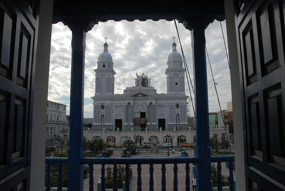 En la Santa Basílica Metropolitana Iglesia catedral de Santiago de Cuba se concentran  en estos momentos los máximos empeños constructivos del llamado corazón de la ciudad, con la reparación de la cúpula mayor como el reto más significativo.