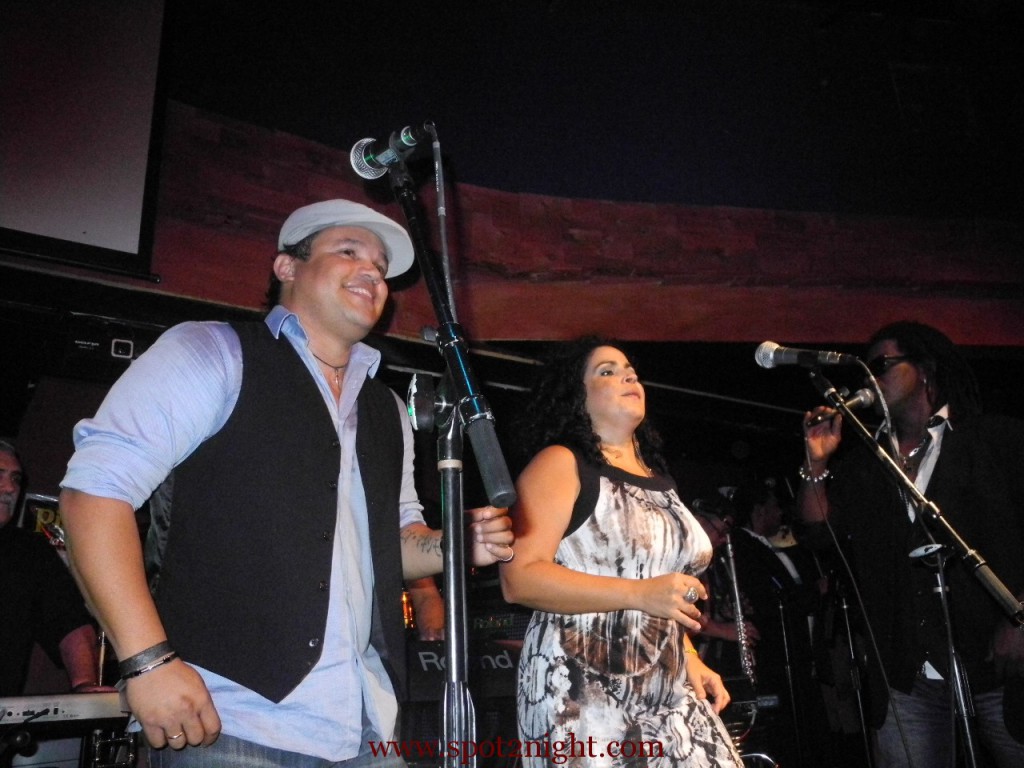 La orquesta Los Van Van, la Aragón, el Circo Nacional de Cuba, el director de la Compañía de Espectáculos Folclórico OKAN-TOMI y la actriz Amada Morado recibieron el Sello Aniversario 75 de la fundación de la Central de Trabajadores de Cuba.