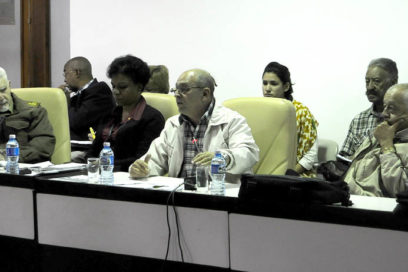 Parlamentarios cubanos debaten sobre proceso inversionista