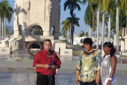 Reconocen a colectivos santiagueros con Sello 75 Aniversario de la CTC