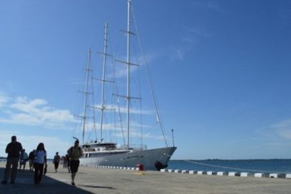 Crucero griego a puerto de Casilda