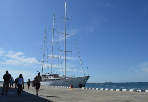 El crucero Pan Orama llegó a puerto con 25 pasajeros, listos para descubrir los encantos de trinidad. Foto: Tomada de Escambray.