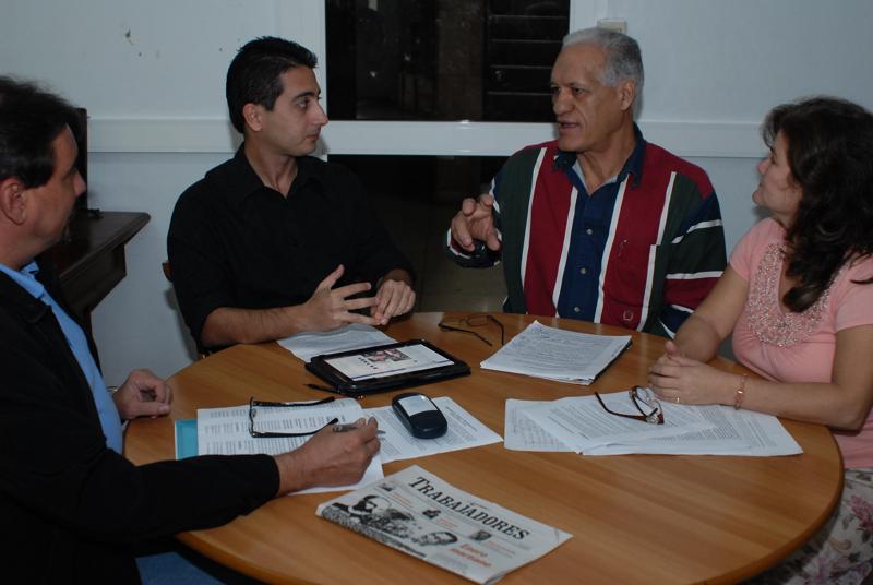 Entrevista online sobre formas y sistemas de pago en Cuba. Redacción del periódico Trabajadores. Foto: Heriberto González.