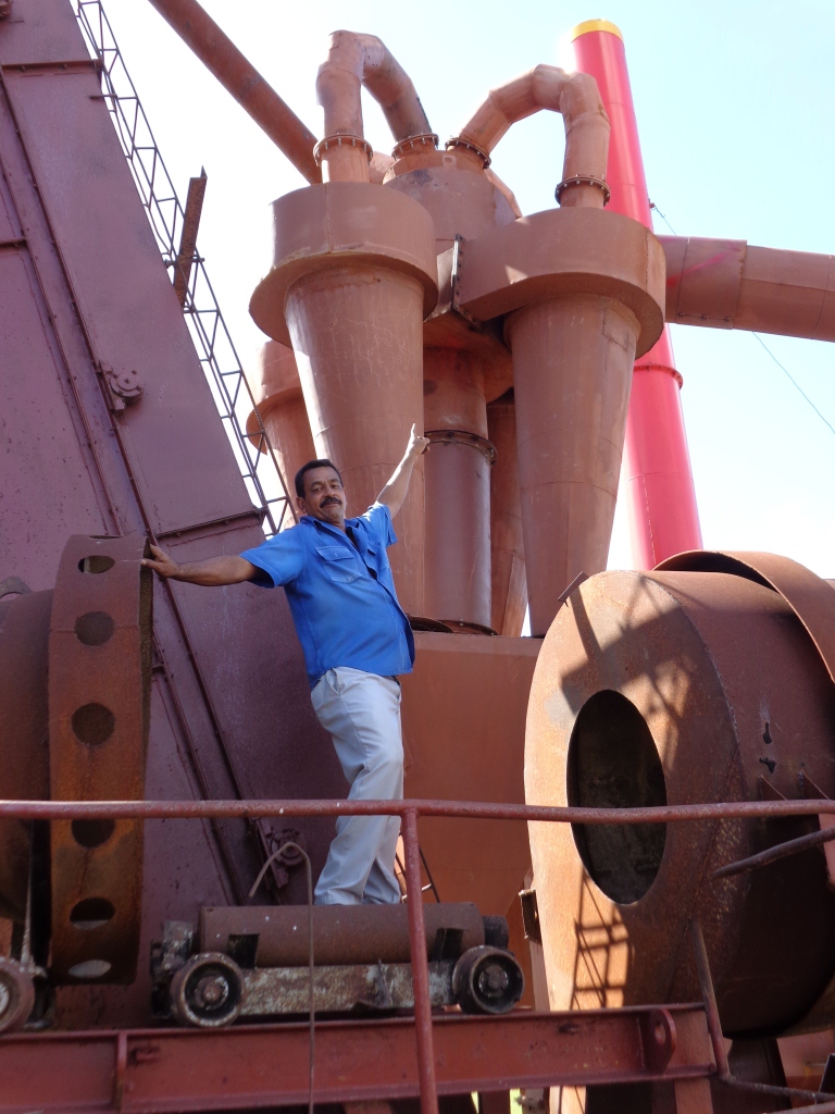Pedro García Banega señala al pulpo, la parte más compleja de toda la reparación que se acometió en la planta asfáltica de Flor de Mayo.