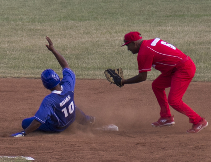 Juego de Estrellas de Veteranos en el estadio Martires de Barbados. foto: Roberto Ruiz