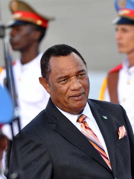 Perry Gladstone Christie (D), Primer Ministro de la Mancomunidad de las Bahamas, arribó a La Habana para participar en la V Cumbre CARICOM-Cuba, en La Habana. Foto: Marcelino Vázquez Hernández