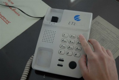 Los clientes podrán hacer los pagos desde teléfonos fijos y usando su código de seguridad. Foto: Vicente Brito