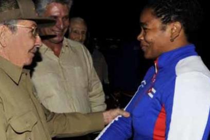 Raúl recibe a los campeones de los Centroamericanos 2014