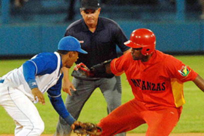 Out 27: Industriales llenó el Latino y ganó