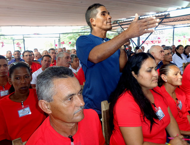 “Pacté una hectárea para sembrarla de cebolla en octubre y aún espero los insumos, que nos hablen claro a la hora de la contratación…”, afirmó Yoelvys Cardoso. Foto: José Luis Martínez Alejo