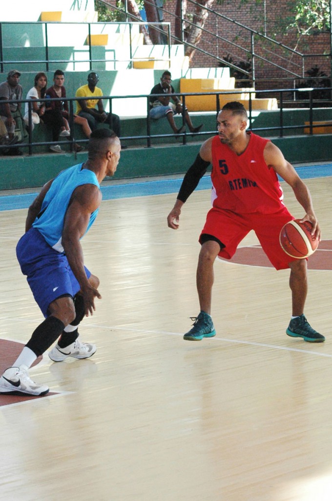 Osmel Oliva, el mejor jugador de Artemisa en esta Liga Superior de Baloncesto. Foto: César A. Rodríguez