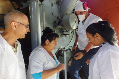 Café cargado…  con aroma de eficiencia