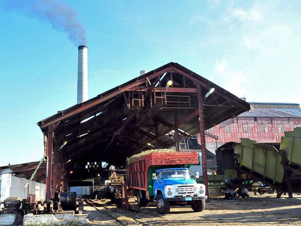 Actual central 14 de Julio. Su colectivo de trabajadores celebra hoy el aniversario 185 de la fundación de la fábrica de azúcar. Foto: Efraín Cedeño.