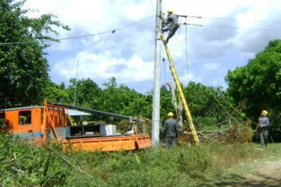 Llega el servicio eléctrico a otros 16 barrios de Las Tunas