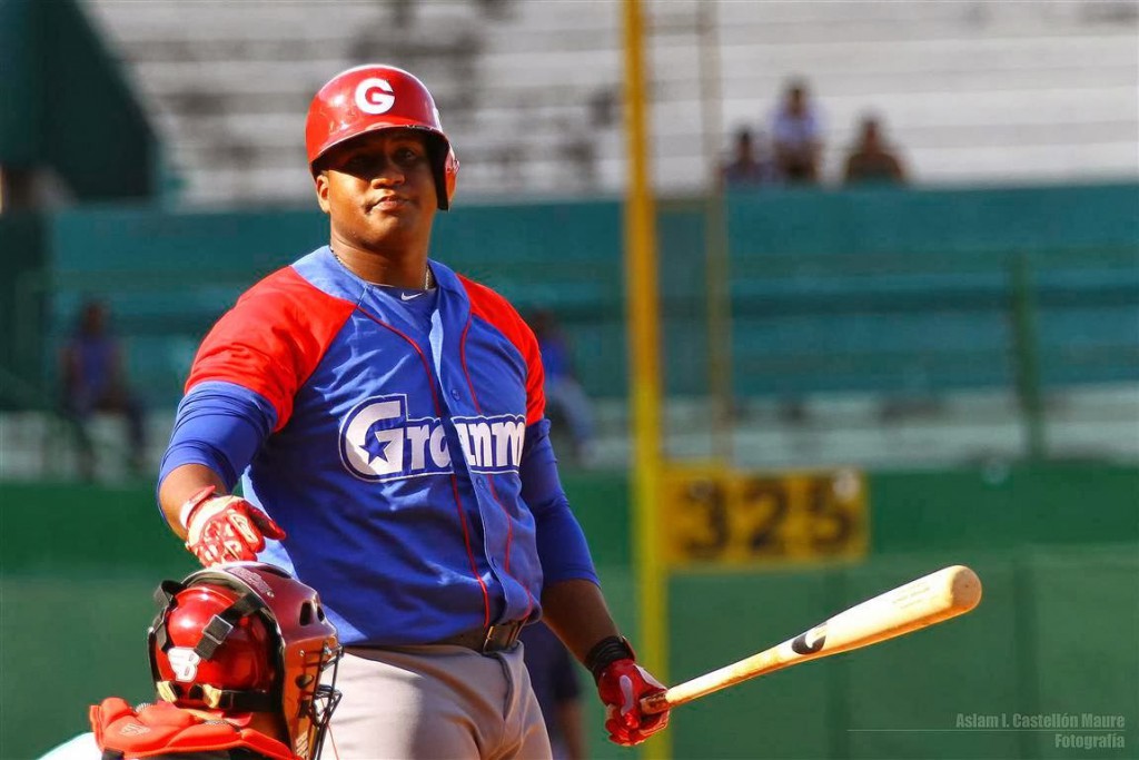 Alfredo Despaigne suma ya 238 jonrones en 11 Series NAcionales tras los dos que conectó este 4 de enero de 2015.