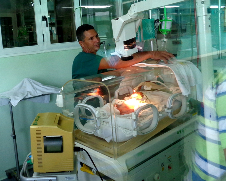 En la sala de neonatología del Hospital General Docente doctor Ernesto Guevara. fotos: Jorge Pérez Cruz