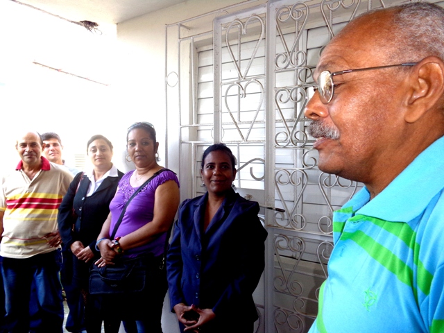 El Héroe del Trabajo de la República de Cuba, Bienvenido Mantilla, departió con los delegados. fotos: Jorge Pérez Cruz