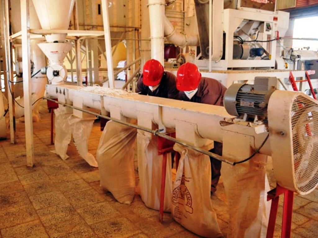 El molino montado en la zona conocida por La Paquita, en Cienfuegos, de tecnología brasileña permitirá procesar en el actual 2015 más de 20 mil toneladas.