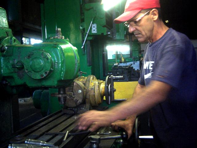 En el torno se moldea la sostenibilidad de muchos planes de producción y servicios. Foto: Jorge Pérez Cruz
