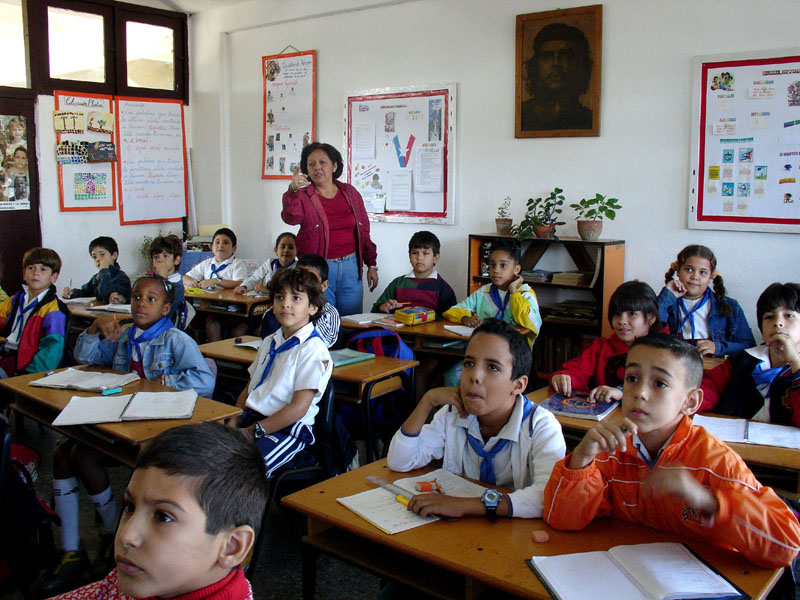 Es aconsejable para los educadores no sobrepasar el ruido ambiente elevando el volumen de la voz. Foto: Agustín Borrego Torres