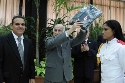 Otorgan a Fidel Castro Toga de Honor de la abogacía cubana