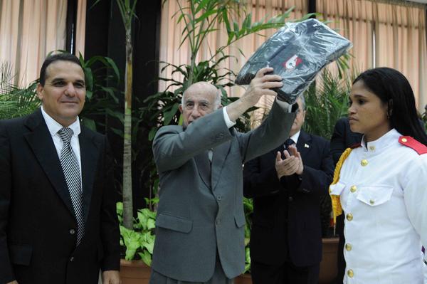 CUBA-LA HABANA- CONFIEREN TOGA DE HONOR DE LOS BUFETES COLECTIVOS AL LÍDER HISTÓRICO DE LA REVOLUCIÓN