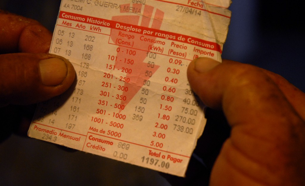 Noemí pagó mil 197 pesos en cuatro plazos y aunque en la investigación se comprobaron evidentes insuficiencias de la Oficina Comercial de Guanabacoa, no le han devuelto su dinero. Incluso dos trabajadores de esa entidad fueron sancionados por su mal trabajo. Foto: Agustín Borrego