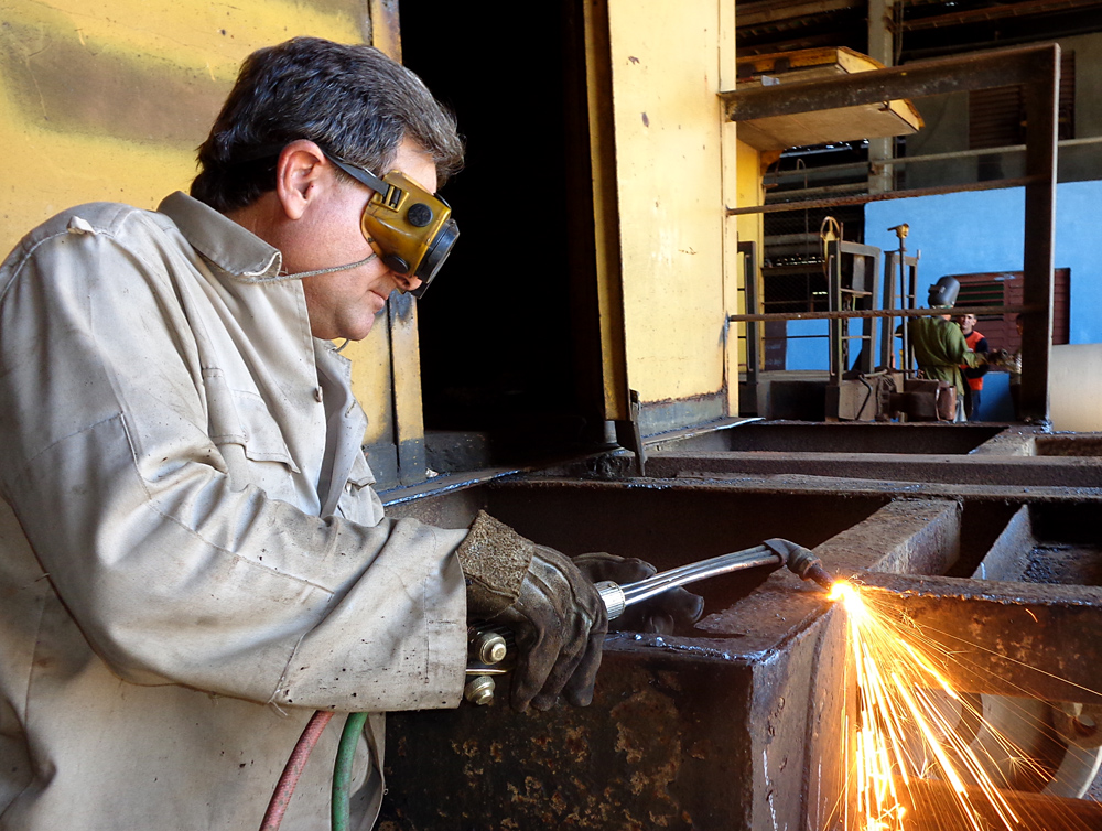Los innovadores sustituyen importaciones de costosas piezas de repuesto y mantienen de alta equipos ferroviarios. (Foto: Del autor)