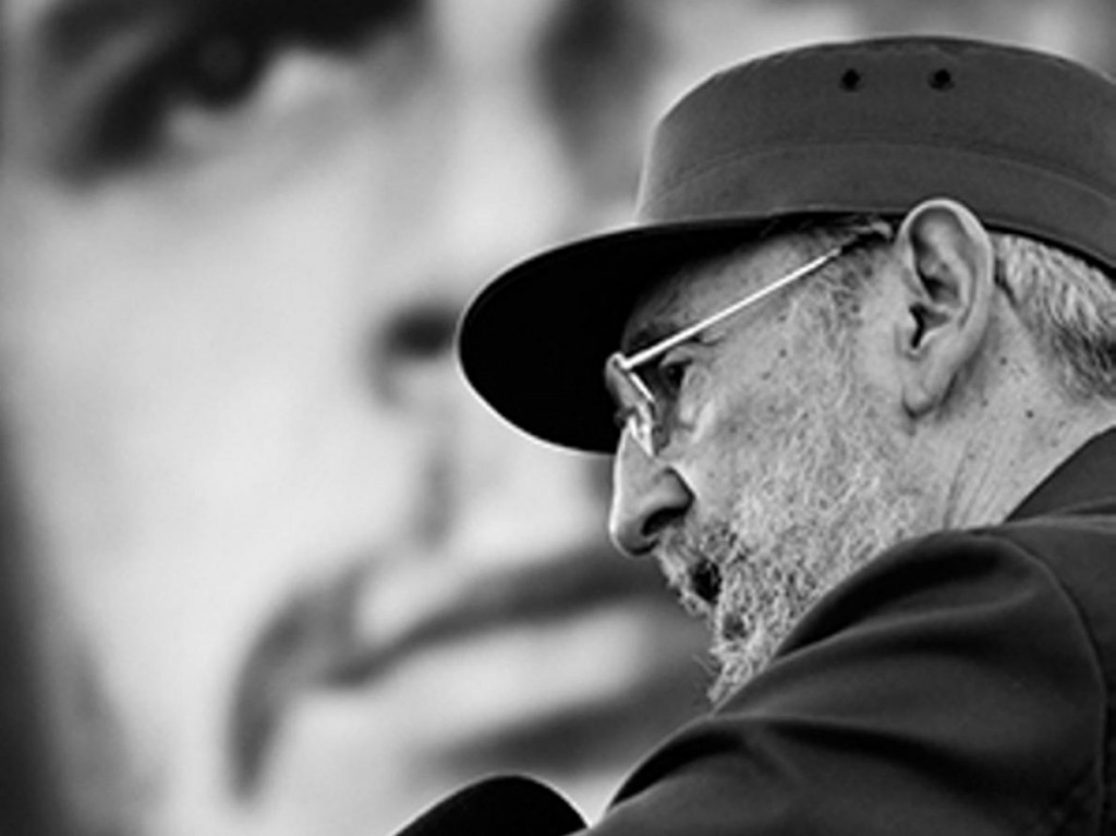 Collage Ediciones presenta en esta edición de la Feria el catálogo de la exposición de fotografías y audiovisuales Fidel es Fidel, del documentalista y fotógrafo Roberto Chile.