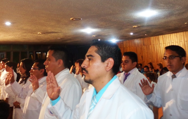 Médicos ecuatorianos en Cuba - Ecuador (1)