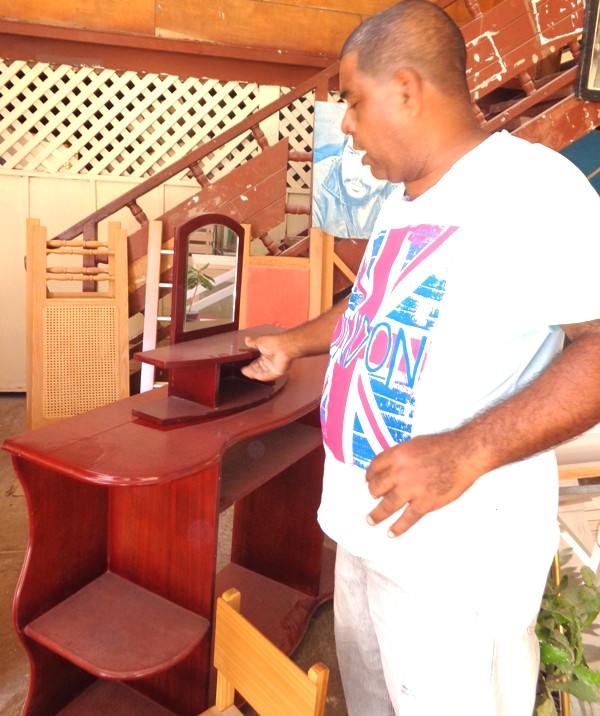 “Nuestra principal materia prima fue el ahorro”, asegura Luis, secretario del buró sindical.