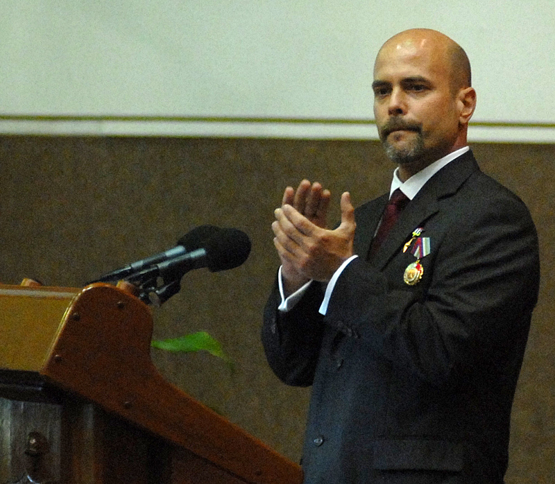 condecoracion heroe de la republica de cuba gerardo hernandez