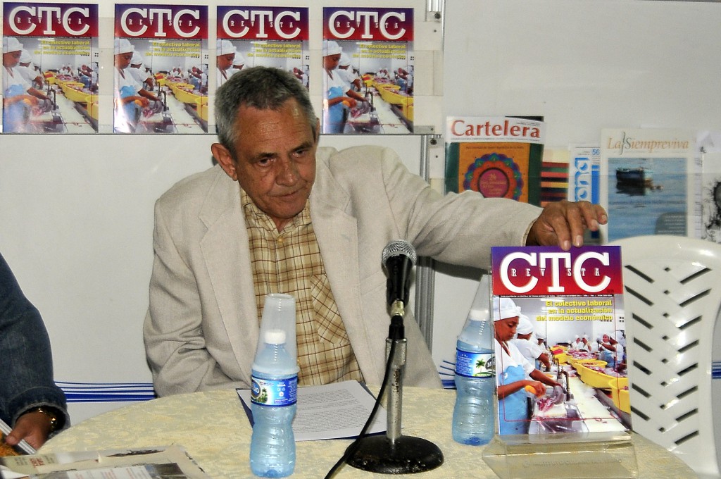 Esperamos que la Revista invite a leer al lector, atraiga por su contenido e ilustraciones y se convierta en la más leída por los trabajadores cubanos, expresó Reinaldo Vera. Foto: José R. Rodríguez Roblela 
