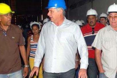 Visita Díaz-Canel centros económicos y sociales de Santiago de Cuba