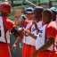 Alexander Malleta es felicitado por sus compañeros tras dar el primer jonrón de Cuba en la Serie del Caribe. Foto: Ramón Frontera