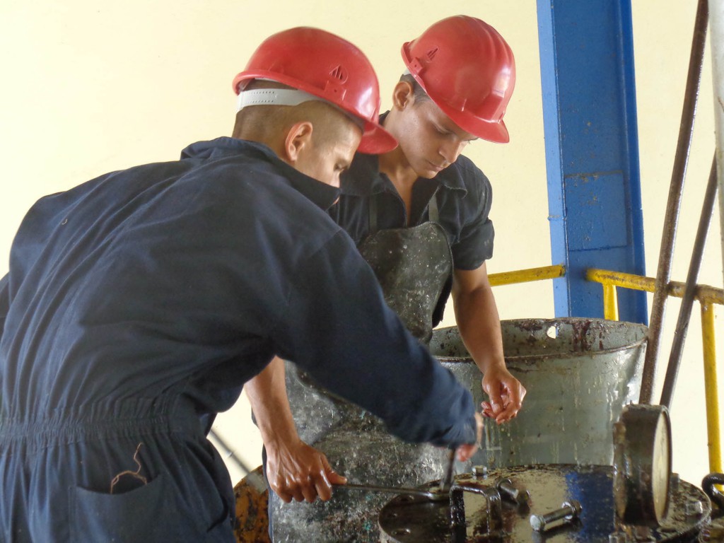 Única planta resina en Cuba 01