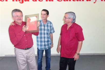 Reconocen labor de periodistas holguineros
