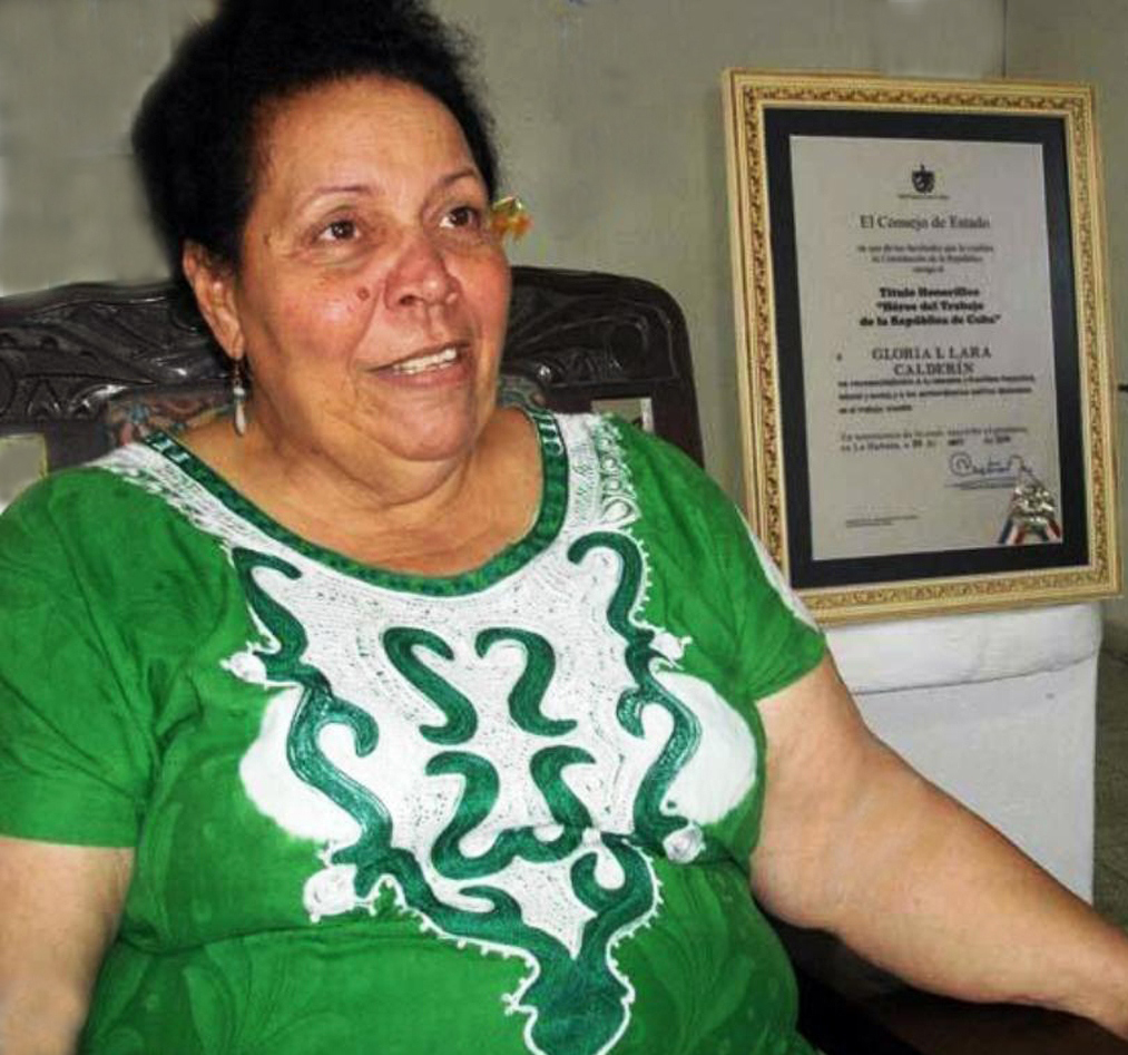 La doctora Gloria Isabel Lara Calderín, primera mujer cienfueguera que ostenta el título honorífico de Heroína del Trabajo. / Foto: Julio Martínez Molina