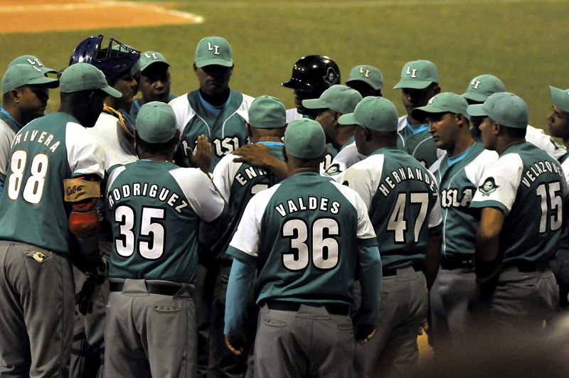 El equipo de Isla de la Juventud va delante en la semifinal frente a Matanzas dos triunfos por uno. Foto: José Raúl Rodríguez Robleda
